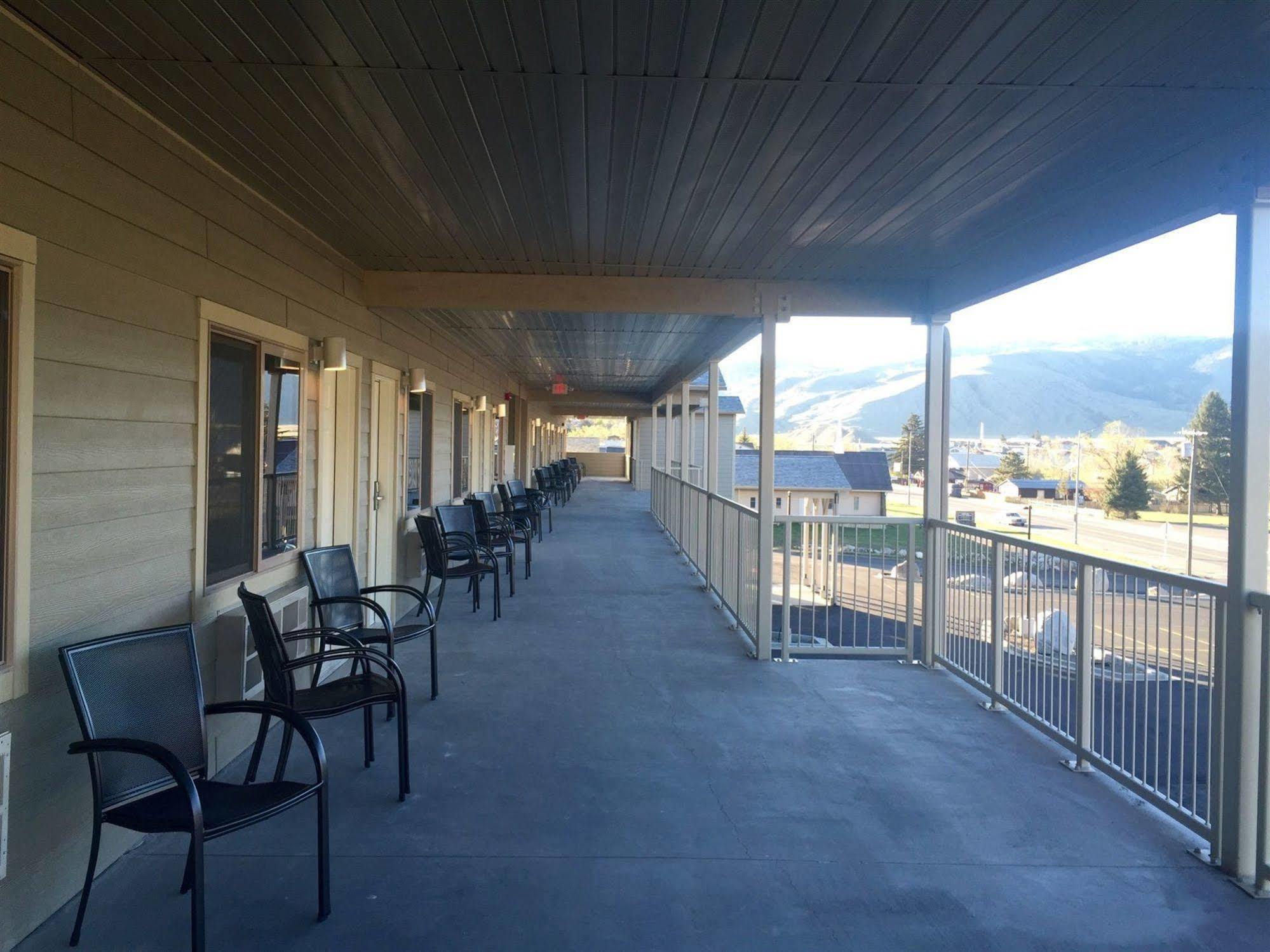 Yellowstone Big Rock Inn Gardiner Exterior foto